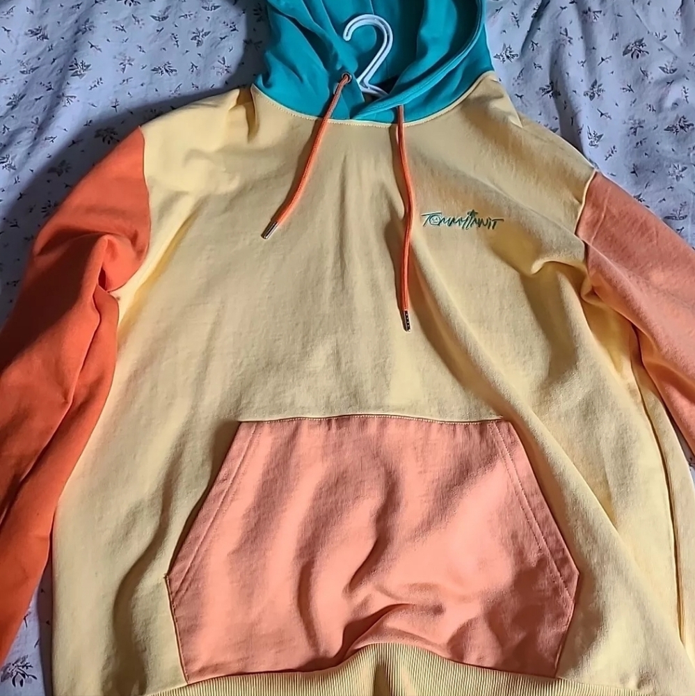 Tommyinnit L sweater (worn with a little staining)